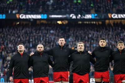 070226 - England v Wales - Guinness Six Nations - Wales sing the anthem