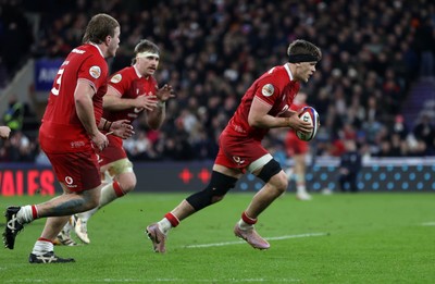 070226 - England v Wales - Guinness Six Nations - Alex Mann of Wales 
