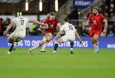 070226 - England v Wales - Guinness Six Nations - Aaron Wainwright of Wales 