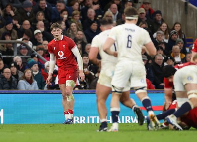 070226 - England v Wales - Guinness Six Nations - Ellis Mee of Wales 