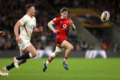 070226 - England v Wales - Guinness Six Nations - Ellis Mee of Wales 