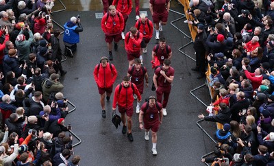 070226 - England v Wales, 2026 Guinness Six Nations - Wales captain Dewi Lake leads the Wales team as they arrive at the Allianz Stadium ahead of the match