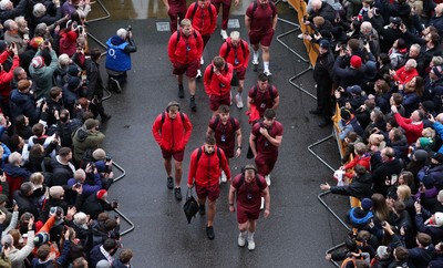 070226 - England v Wales, 2026 Guinness Six Nations - Wales captain Dewi Lake leads the Wales team as they arrive at the Allianz Stadium ahead of the match