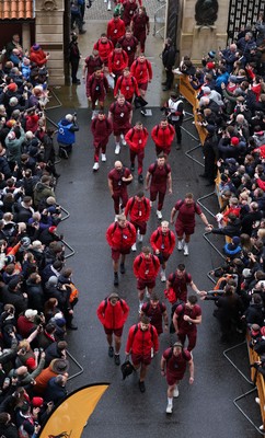 070226 - England v Wales, 2026 Guinness Six Nations - Wales captain Dewi Lake leads the Wales team as they arrive at the Allianz Stadium ahead of the match