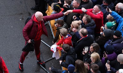 070226 - England v Wales, 2026 Guinness Six Nations - Wales head coach Steve Tandy and greets a supporter as the Wales team arrive at the Allianz Stadium ahead of the match