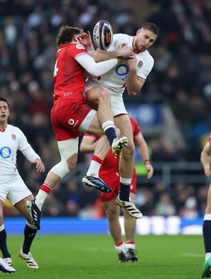 070226 - England v Wales, 2026 Guinness Six Nations - Ellis Mee of Wales and Freddie Steward of England compete for the ball