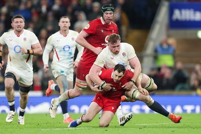 070226 - England v Wales, 2026 Guinness Six Nations - Tomos Williams of Wales is tackled by Ollie Chessum of England