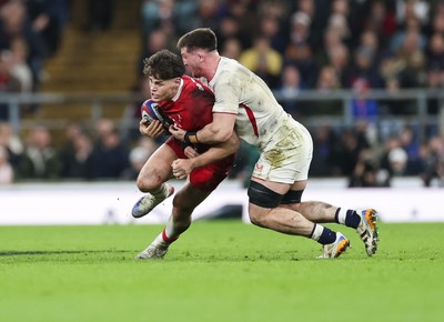 070226 - England v Wales, 2026 Guinness Six Nations - Eddie James of Wales is tackled by Tom Curry of England