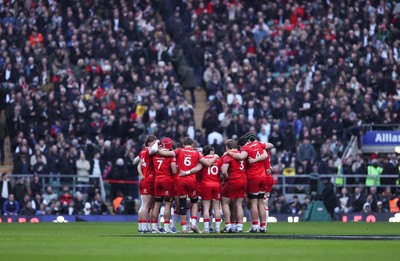 070226 - England v Wales, 2026 Guinness Six Nations - The Wales team huddle up ahead of the match