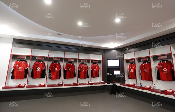 070226 - England v Wales - Guinness Six Nations - Wales dressing room before the game