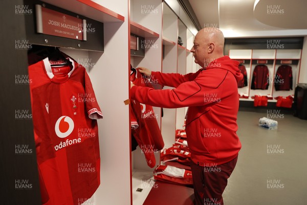 070226 - England v Wales - Guinness Six Nations - Wales dressing room before the game