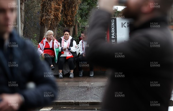 070226 - England v Wales - Guinness Six Nations - Fans outside the stadium