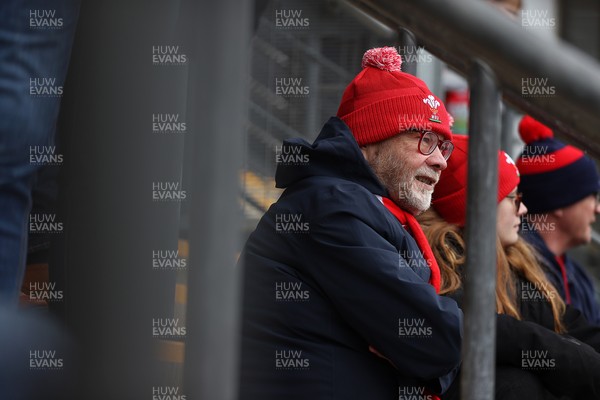 070226 - England v Wales - Guinness Six Nations - Fans outside the stadium
