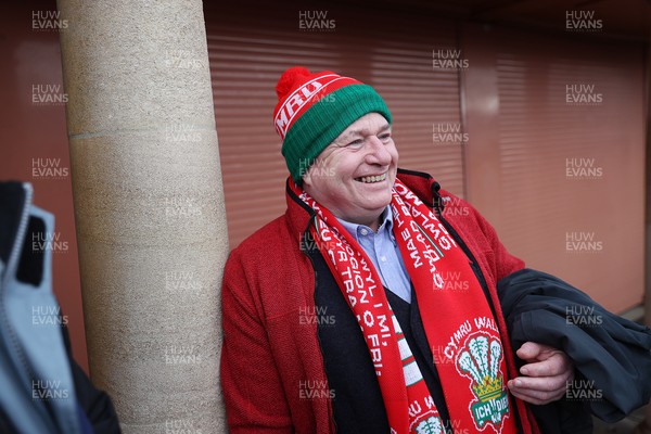 070226 - England v Wales - Guinness Six Nations - Fans outside the stadium