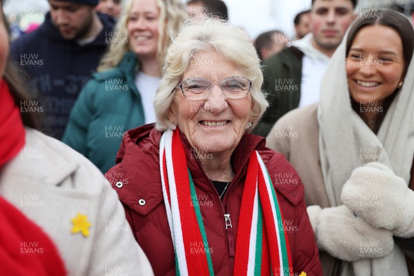 070226 - England v Wales - Guinness Six Nations - Fans outside the stadium