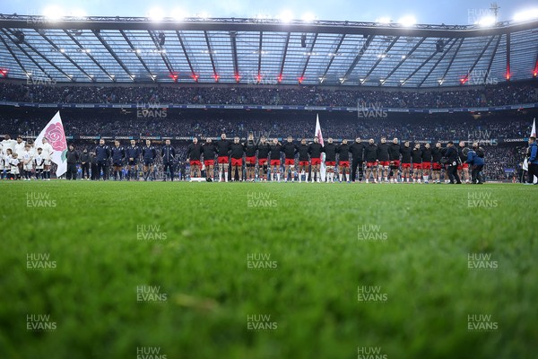 070226 - England v Wales - Guinness Six Nations - Wales sing the anthem