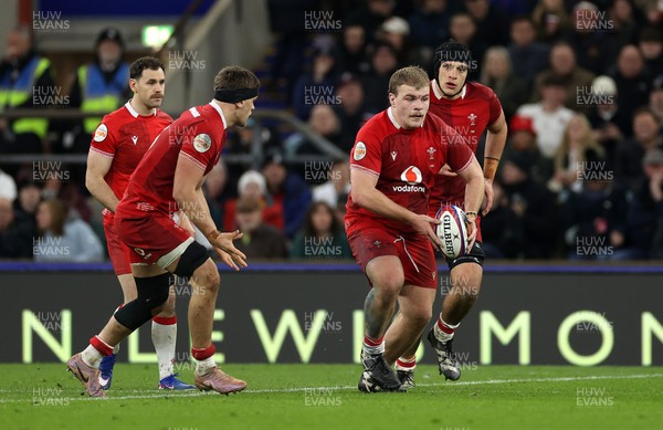 070226 - England v Wales - Guinness Six Nations - Archie Griffin of Wales 