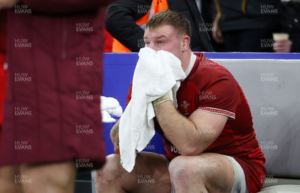 070226 - England v Wales - Guinness Six Nations - Dejected Dewi Lake of Wales 