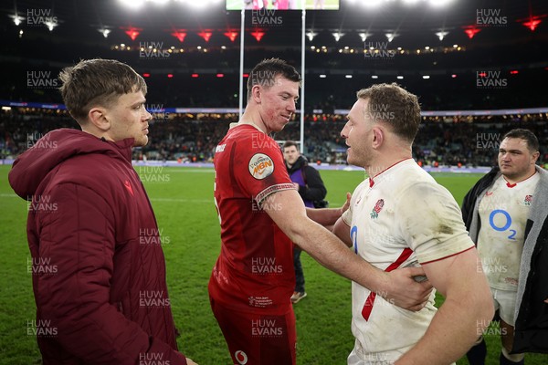 070226 - England v Wales - Guinness Six Nations - Adam Beard of Wales and Sam Underhill of England at full time