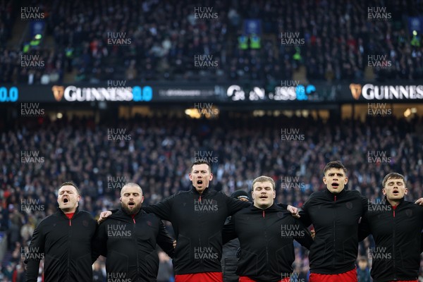 070226 - England v Wales - Guinness Six Nations - Wales sing the anthem