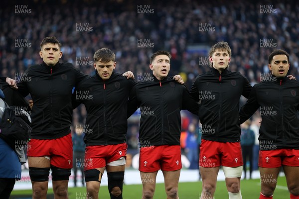070226 - England v Wales - Guinness Six Nations - Wales sing the anthem