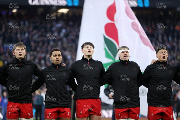 070226 - England v Wales - Guinness Six Nations - Wales sing the anthem