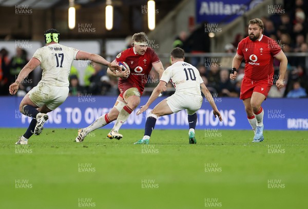 070226 - England v Wales - Guinness Six Nations - Aaron Wainwright of Wales 