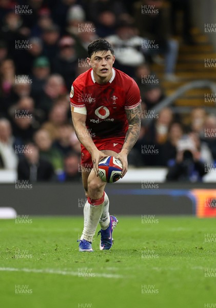 070226 - England v Wales - Guinness Six Nations - Louis Rees-Zammit of Wales 