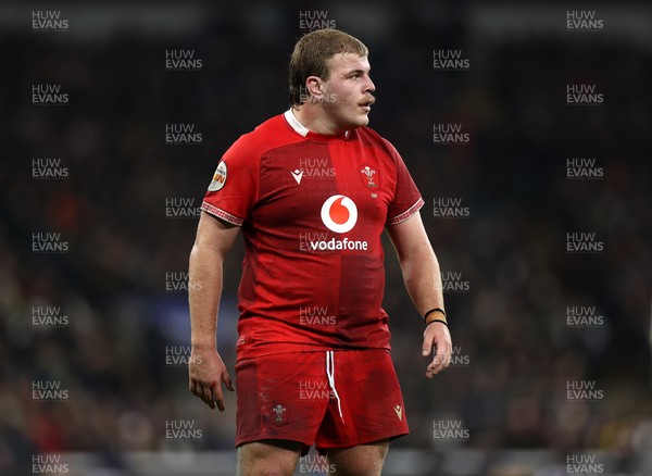 070226 - England v Wales - Guinness Six Nations - Archie Griffin of Wales 