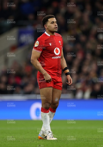 070226 - England v Wales - Guinness Six Nations - Ben Thomas of Wales 