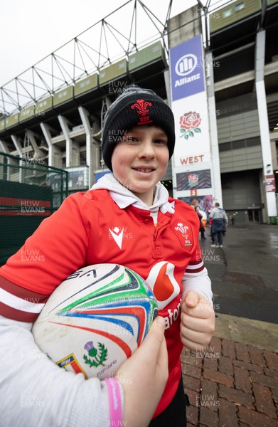 070226 - England v Wales, 2026 Guinness Six Nations - Wales fans arrive at the Allianz Stadium for the match