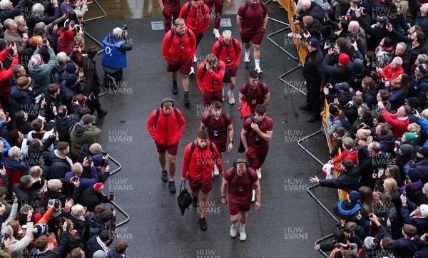 070226 - England v Wales, 2026 Guinness Six Nations - Wales captain Dewi Lake leads the Wales team as they arrive at the Allianz Stadium ahead of the match