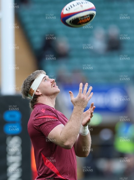 070226 - England v Wales, 2026 Guinness Six Nations - Aaron Wainwright of Wales during warm up