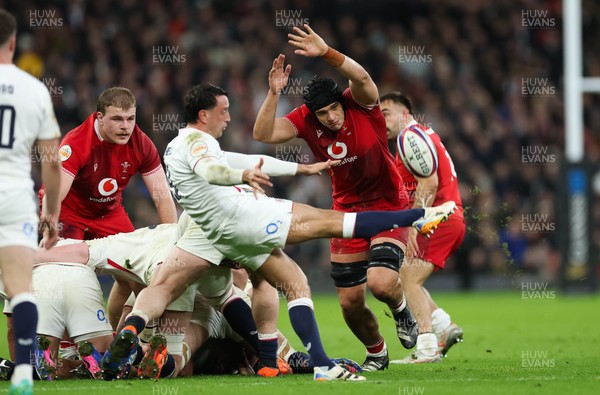 070226 - England v Wales, 2026 Guinness Six Nations - Dafydd Jenkins of Wales looks to charge down the kick by Alex Mitchell of England
