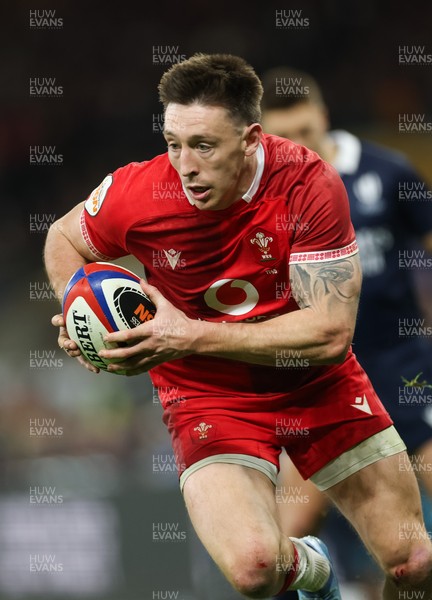 070226 - England v Wales, 2026 Guinness Six Nations - Josh Adams of Wales dives in to score try