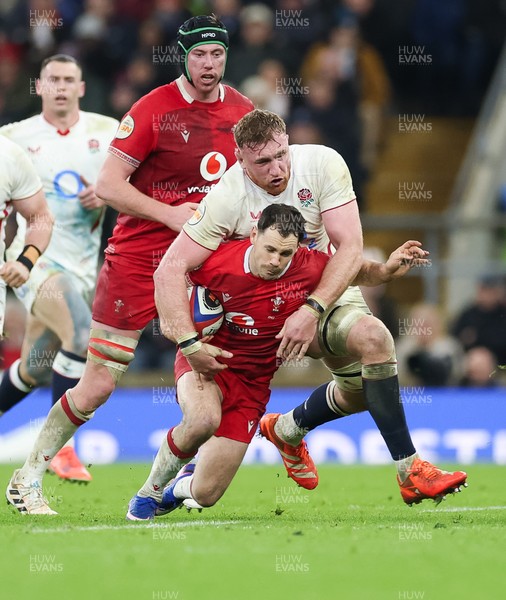 070226 - England v Wales, 2026 Guinness Six Nations - Tomos Williams of Wales is tackled by Ollie Chessum of England