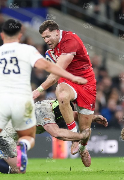 070226 - England v Wales, 2026 Guinness Six Nations - Mason Grady of Wales is tackled