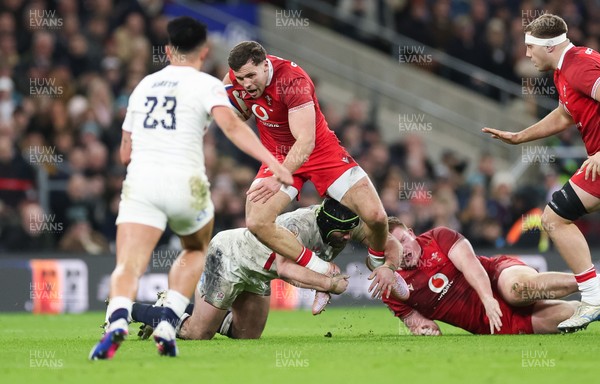 070226 - England v Wales, 2026 Guinness Six Nations - Mason Grady of Wales is tackled