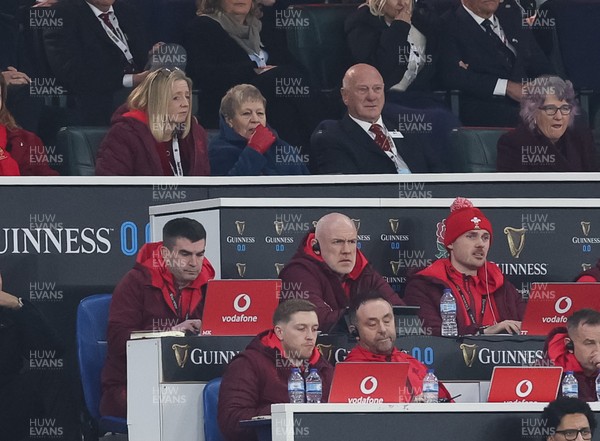 070226 - England v Wales, 2026 Guinness Six Nations - Welsh Rugby Union CEO Abi Tierney, left,  and President Terry Cobner watch the match