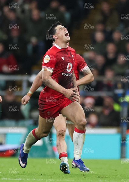 070226 - England v Wales, 2026 Guinness Six Nations - Louis Rees-Zammit of Wales reacts after he kicks the ball into touch