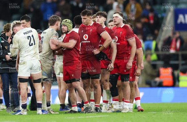 070226 - England v Wales, 2026 Guinness Six Nations - Wales players at the end of the match