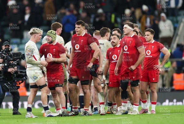 070226 - England v Wales, 2026 Guinness Six Nations - Wales players at the end of the match