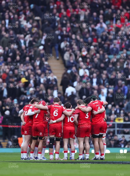 070226 - England v Wales, 2026 Guinness Six Nations - The Wales team huddle up ahead of the match