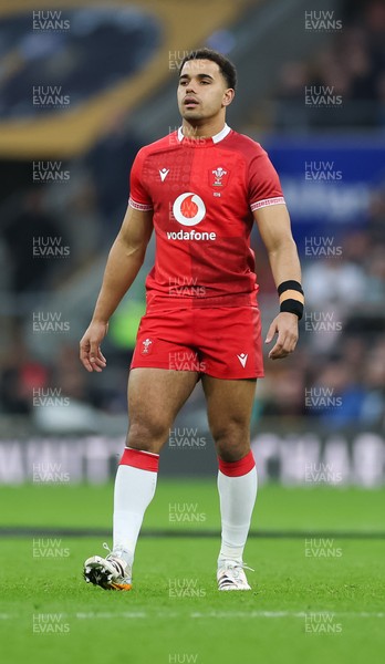 070226 - England v Wales, 2026 Guinness Six Nations -  Ben Thomas of Wales
