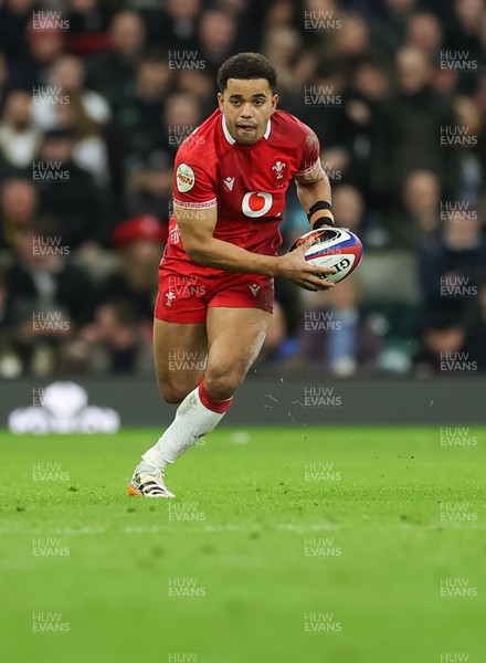 070226 - England v Wales, 2026 Guinness Six Nations -  Ben Thomas of Wales