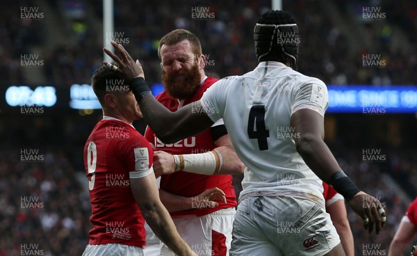 070320 - England v Wales - Guinness 6 Nations Championship - Maro Itoje of England shoves Tomos Williams of Wales in the face