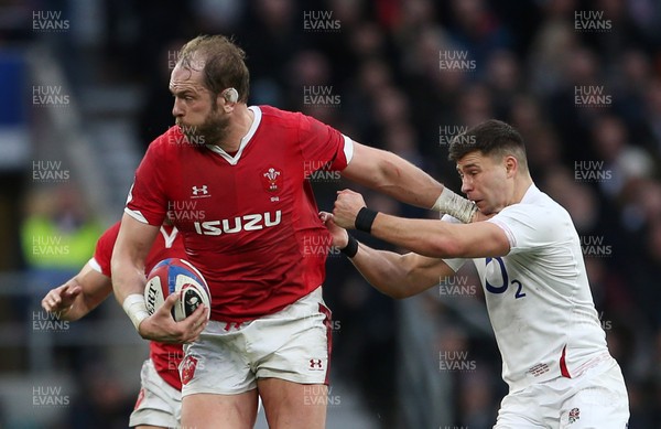 070320 - England v Wales - Guinness 6 Nations Championship - Alun Wyn Jones of Wales is tackled by Ben Youngs of England