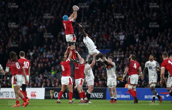 070320 - England v Wales - Guinness 6 Nations Championship - Justin Tipuric of Wales wins the line out