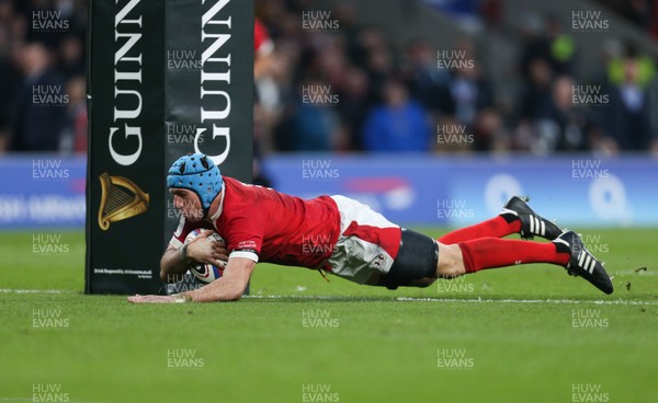 070320 - England v Wales, Guinness Six Nations 2020 - Justin Tipuric of Wales races in to score try