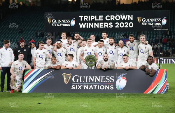 070320 - England v Wales, Guinness Six Nations 2020 - England squad celebrate after winning the Triple Crown